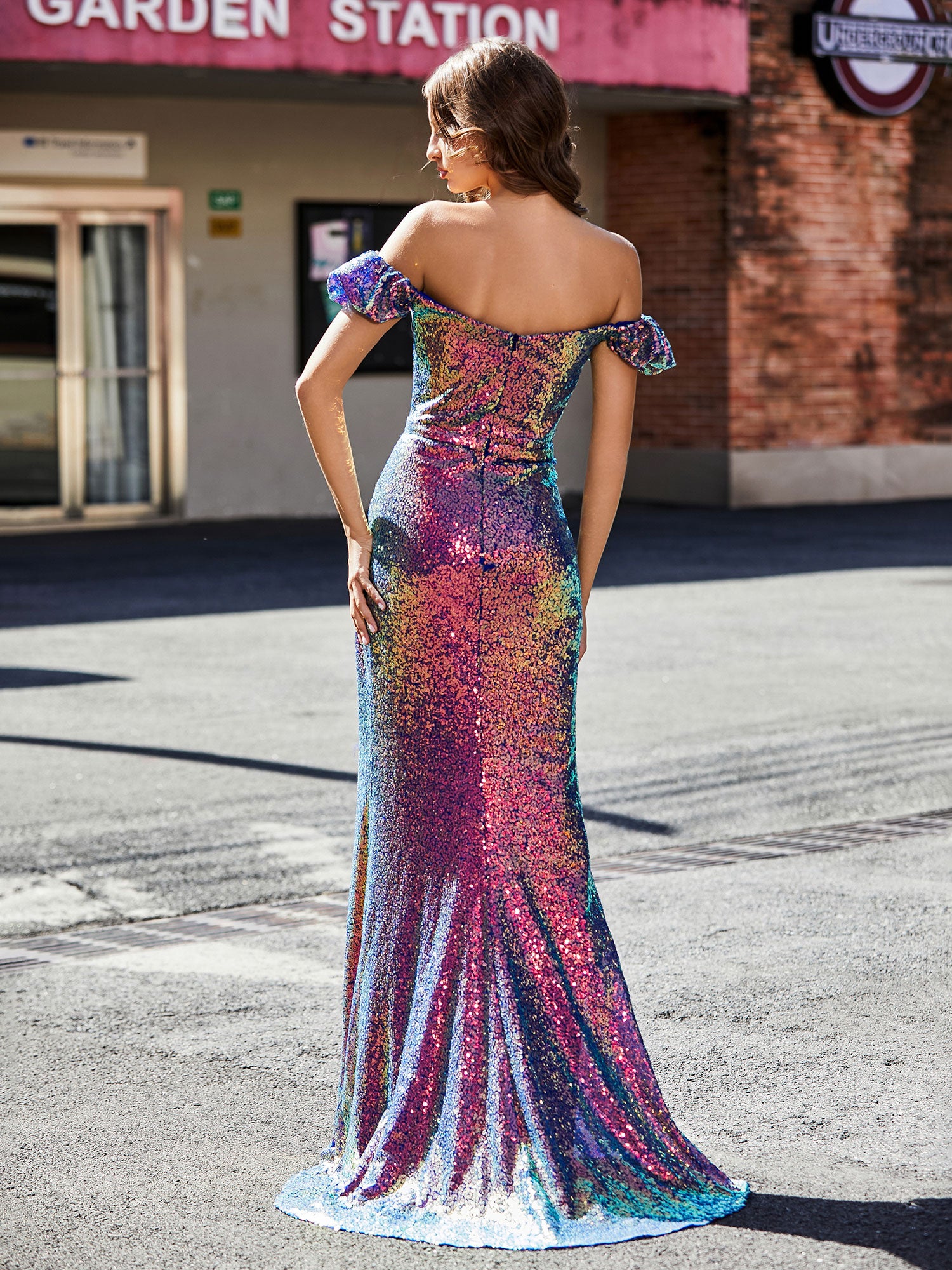 Robe de Soirée Fourreau en Paillettes Hors de l'Épaule Raisin